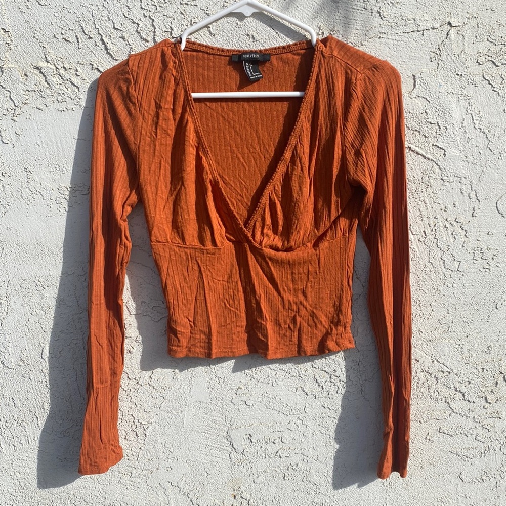 forever 21 longsleeve v neck top size SM